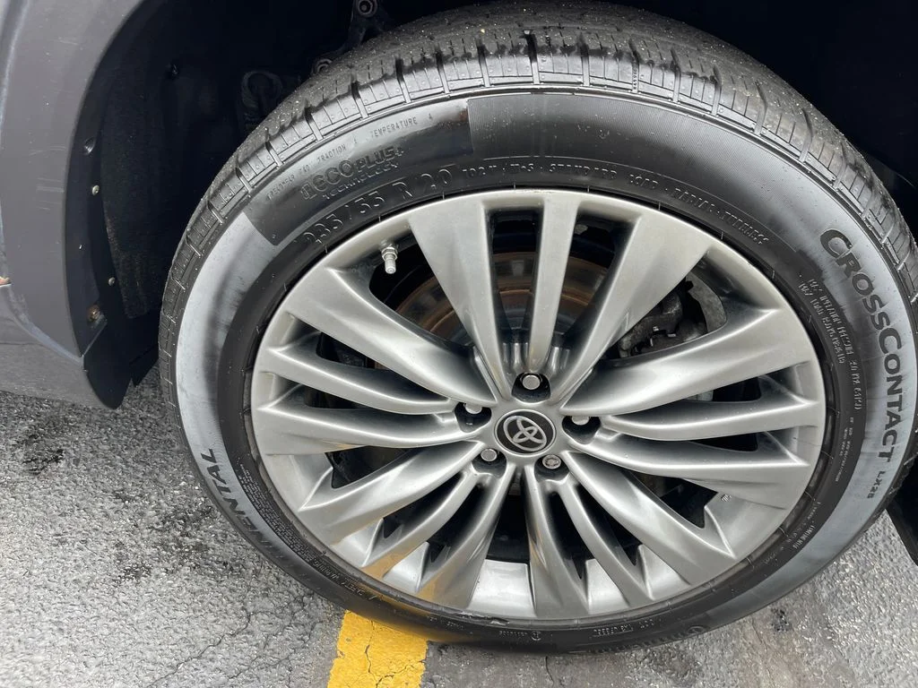 Used 2021 Gray Toyota Platinum image 26