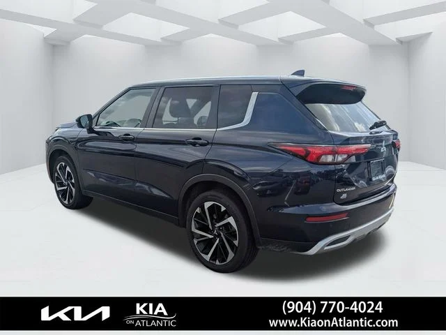 Used 2024  Mitsubishi SE Black Edition image 5
