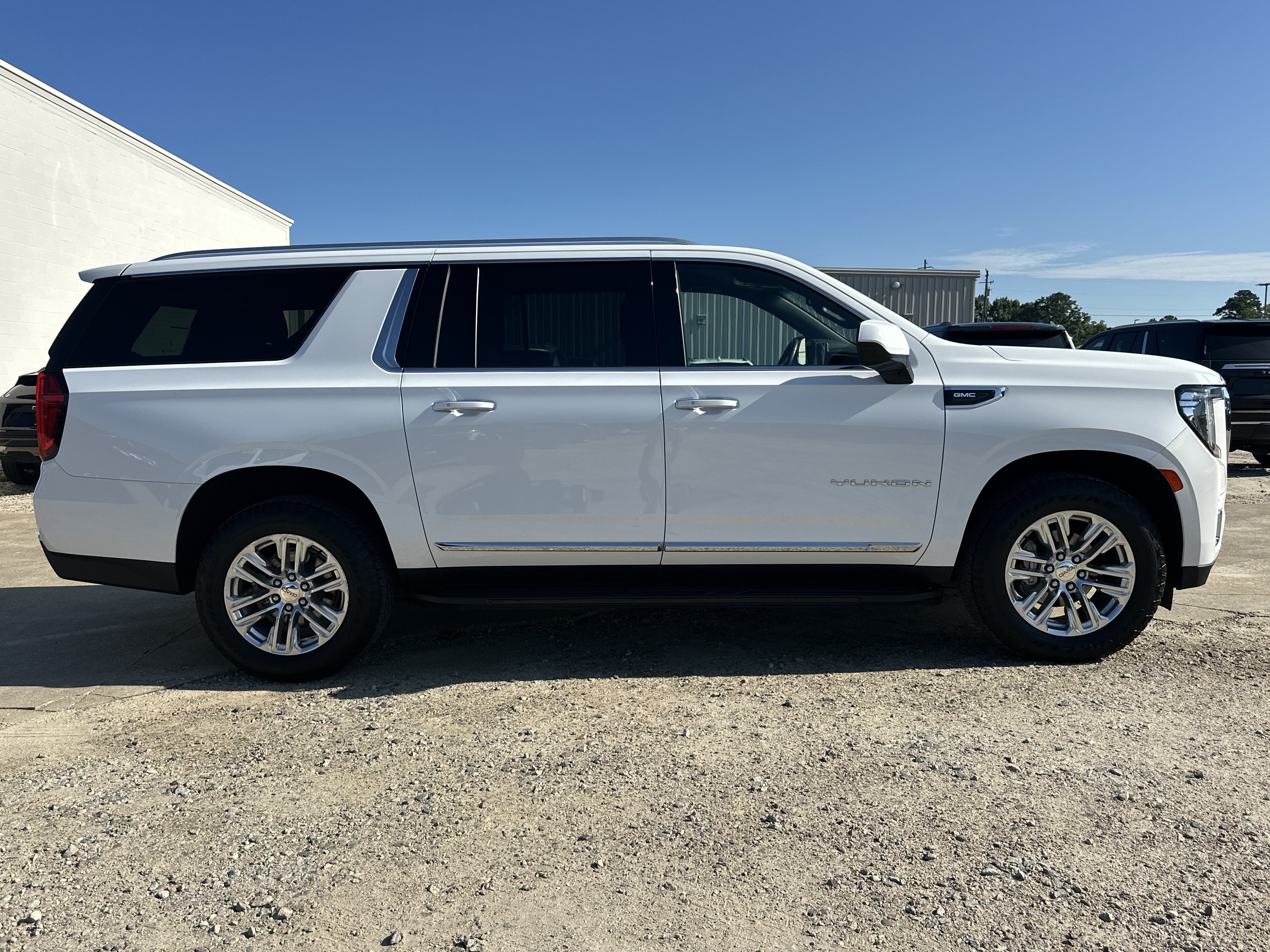 Used 2024 Summit White GMC SLT image 4
