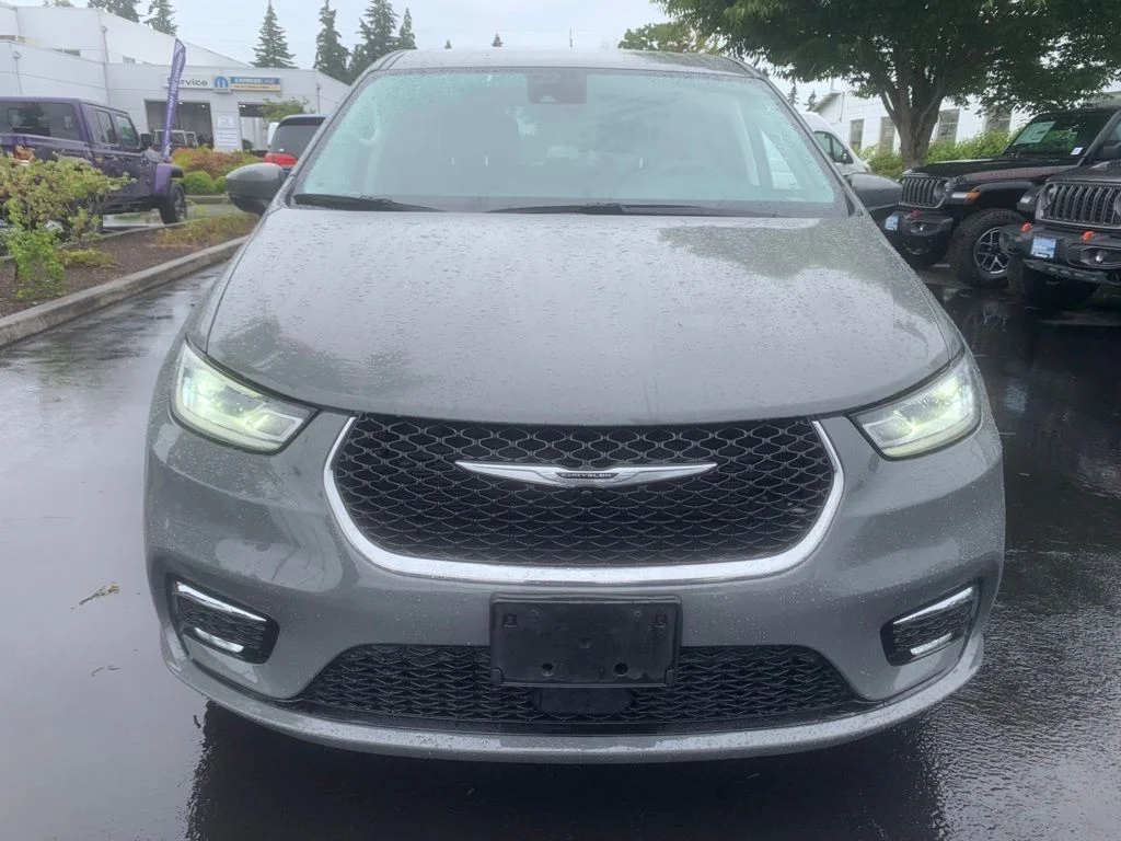 Used 2023 Ceramic Gray Clearcoat Chrysler Touring L image 5