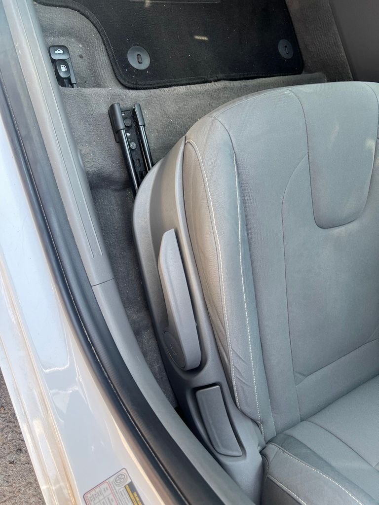 Used 2023 White Hyundai Blue image 12