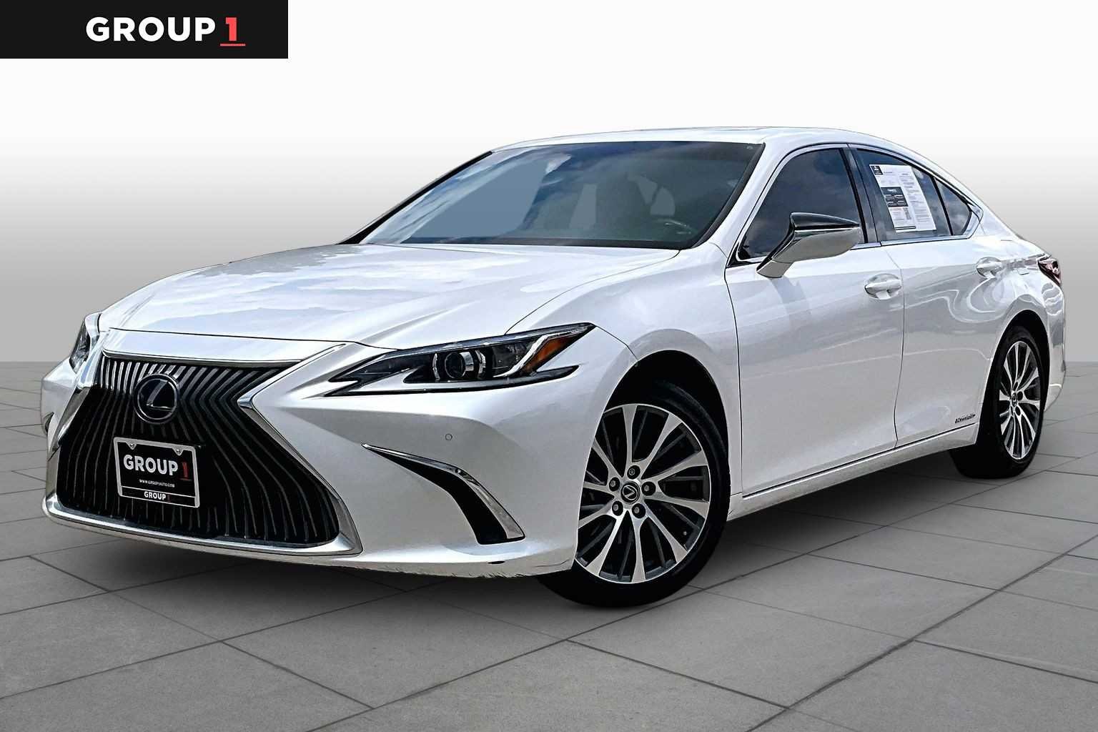 2021 Lexus ES 300h 300h's photo