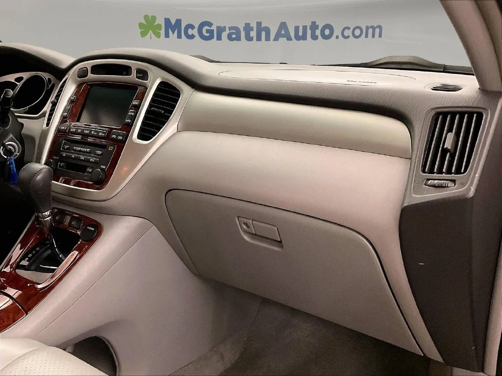 Used 2006 Silver Toyota Limited image 22