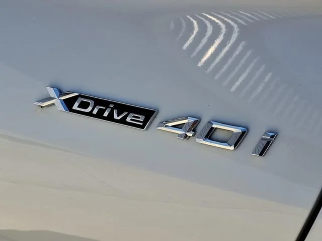 Used 2023 White BMW xDrive40i image 29