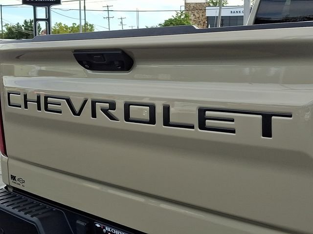 Used 2022 Beige Chevrolet ZR2 image 31