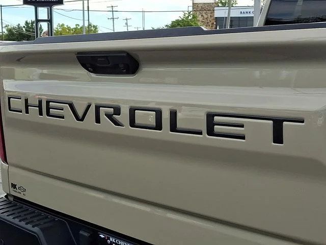 Used 2022 Beige Chevrolet ZR2 image 31