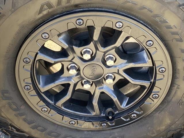 Used 2023 Granite Crystal Metallic Clearcoat Jeep Willys image 34