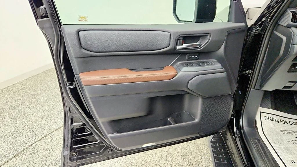 Used 2026 Black Toyota 4WD w/ Moonroof, JBL, HUD, 20