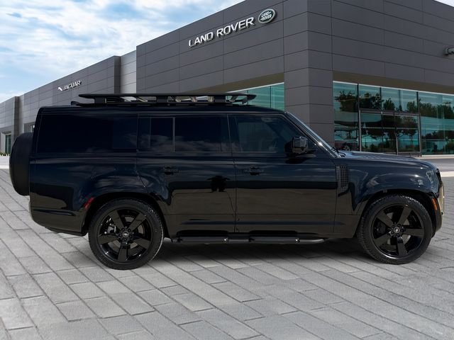 Used 2025 Black Land Rover X-Dynamic SE image 6
