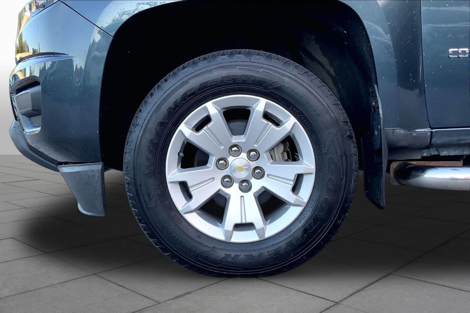 Used 2019 Shadow Gray Metallic Chevrolet 4WD LT image 11