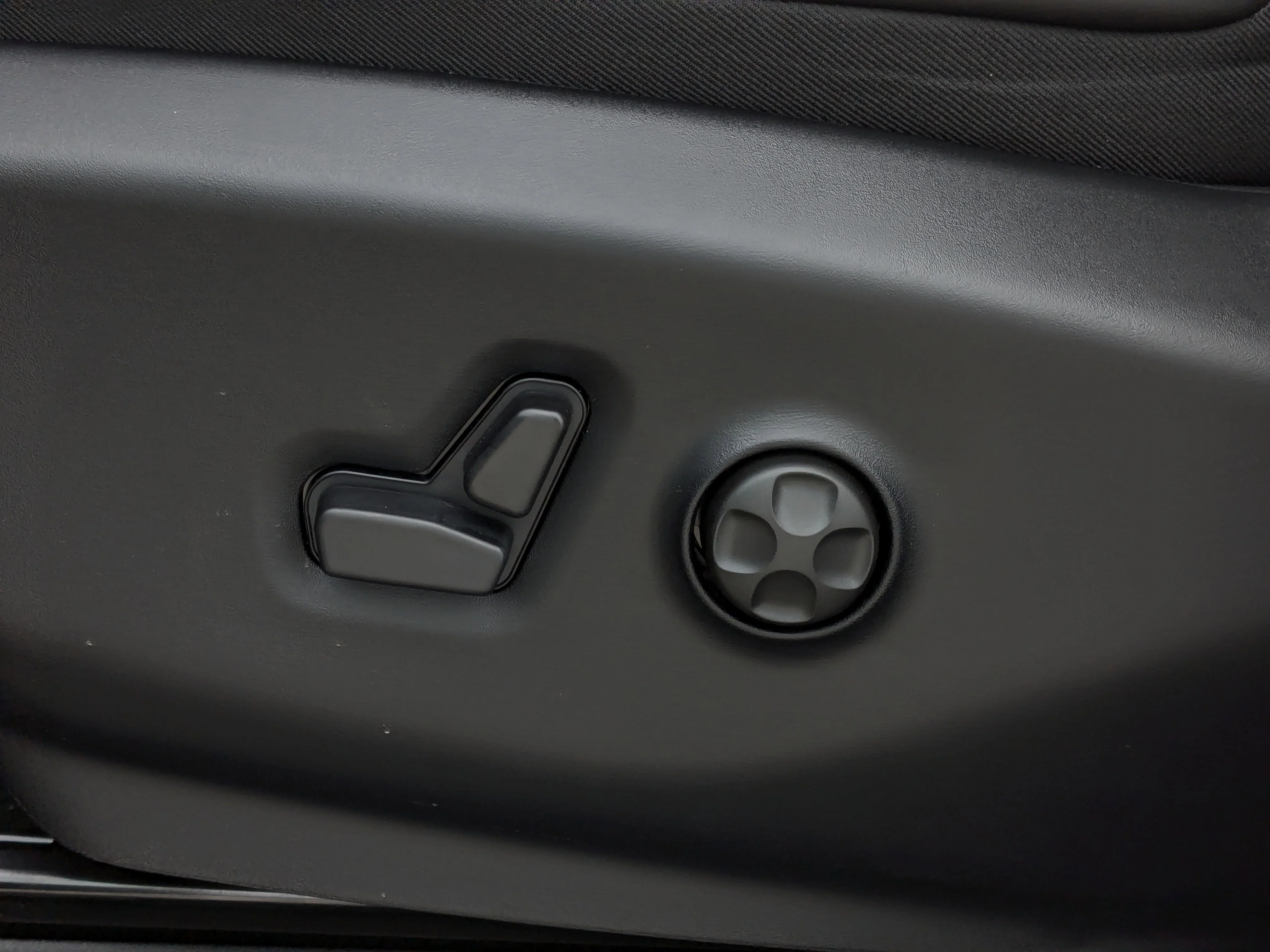 New 2026 Black Chrysler Limited AWD - - 360 Camera - Vented Seats - AWD System - Remote Start & tons more! image 15