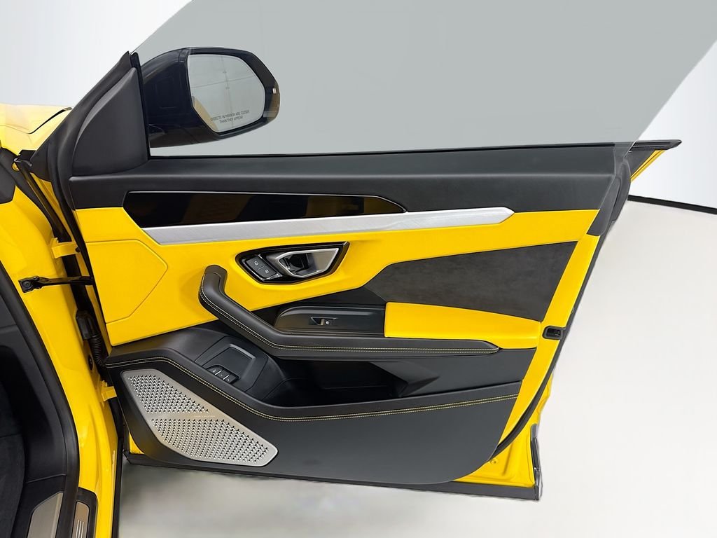 Used 2019 Black Lamborghini Base image 24
