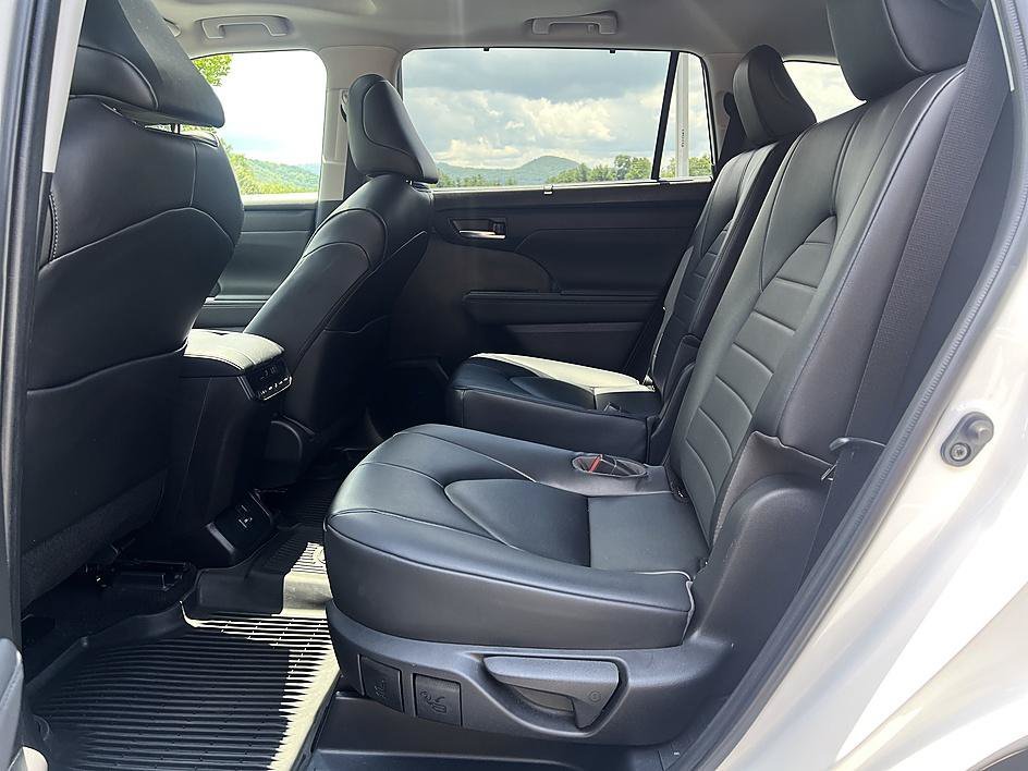 Used 2023 Pearl Toyota XLE image 12