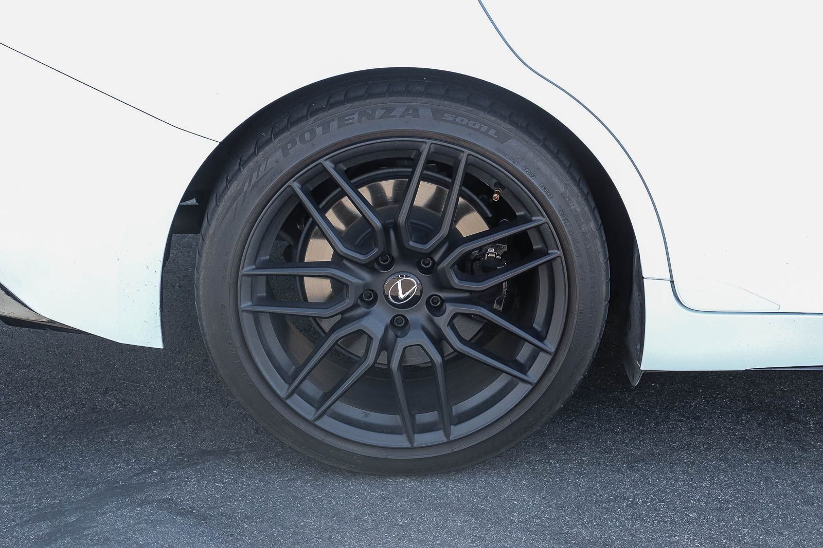 Used 2023 White Lexus 500 F SPORT Performance Premium image 9