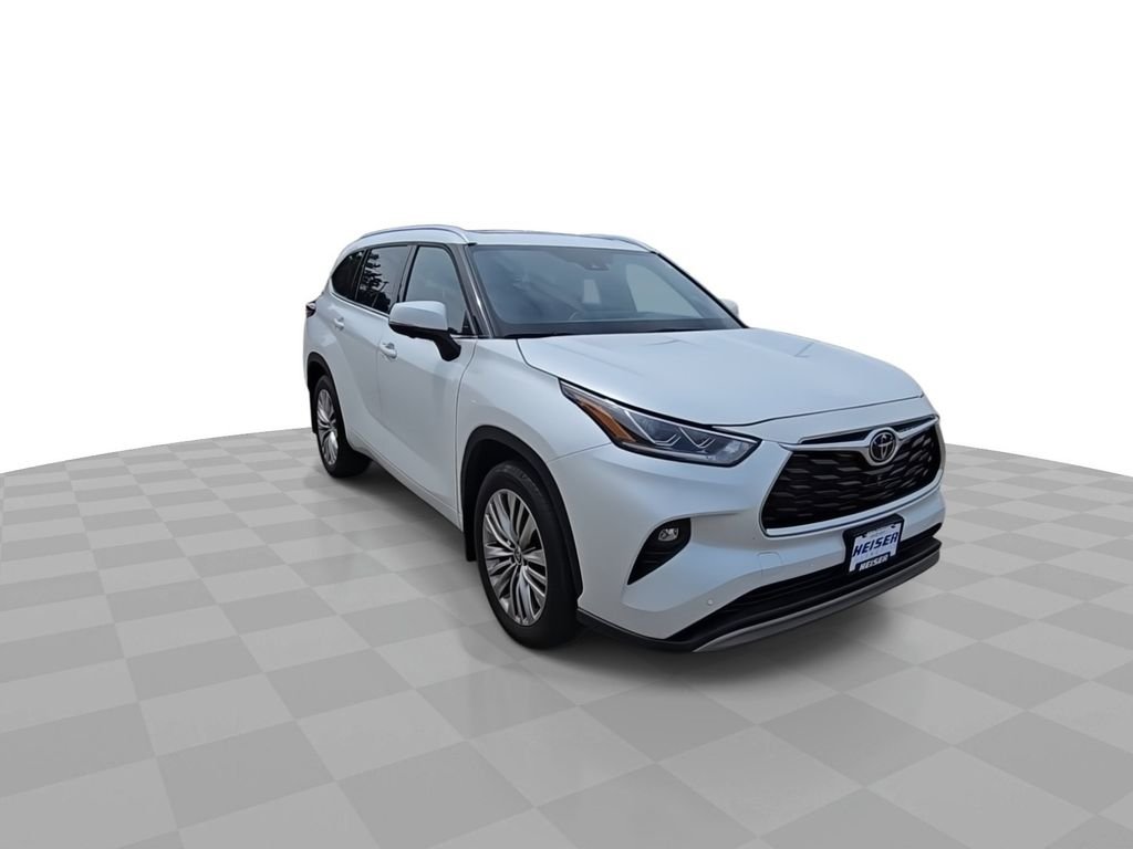 Used 2025  Toyota Platinum image 2