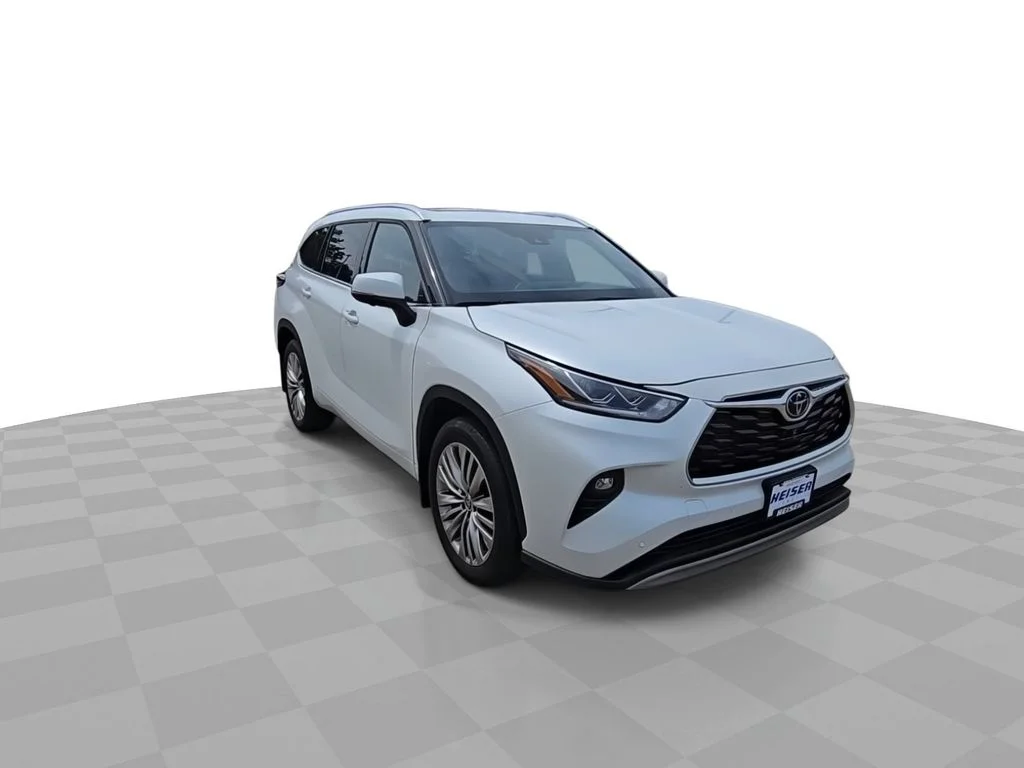 Used 2025  Toyota Platinum image 2