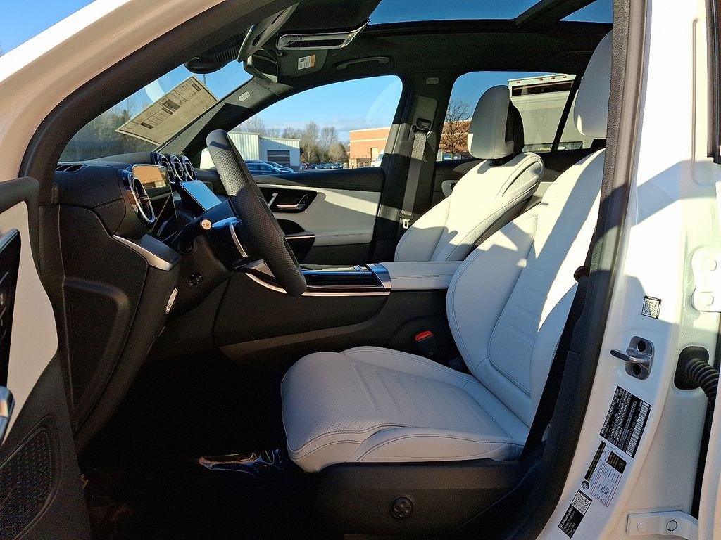 Used 2026 Polar White Mercedes-Benz GLC 300 image 9