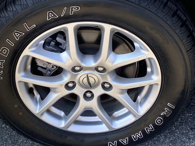 Used 2023 Silver Chrysler LX image 28