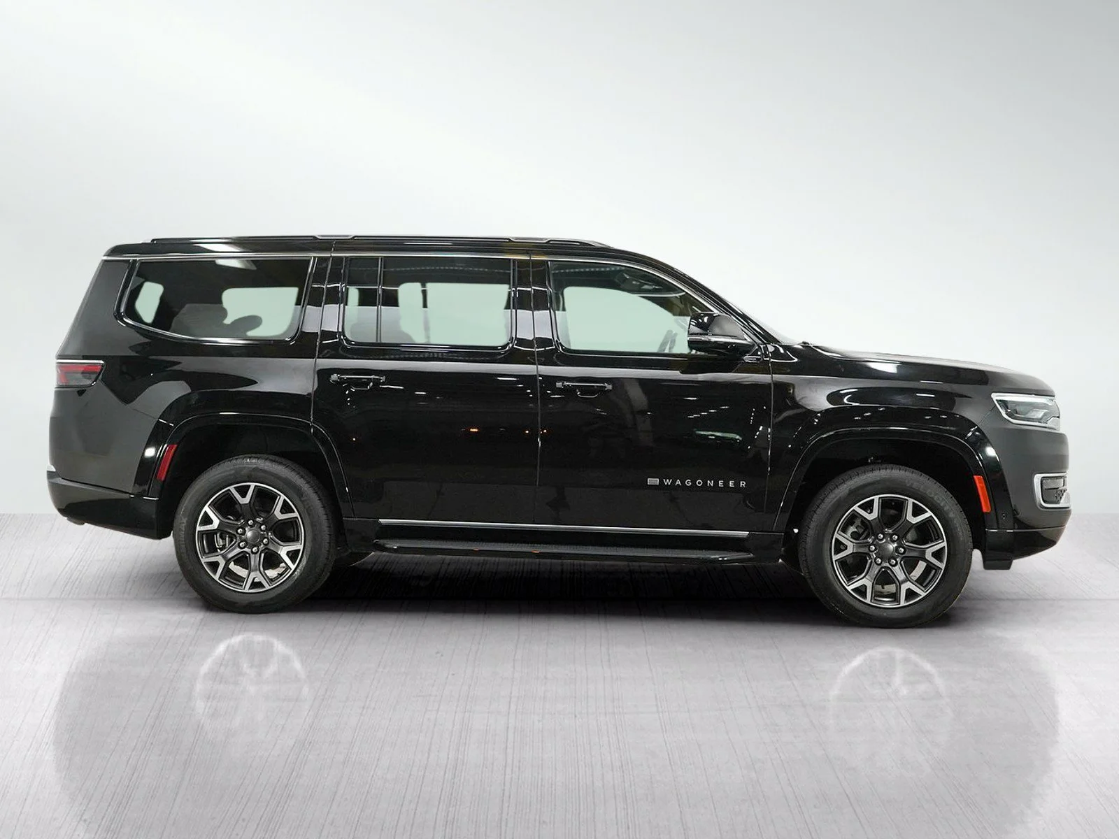 Used 2024 Diamond Black Crystal Pearlcoat Jeep Series III image 6