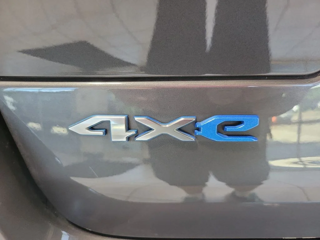 Certified Used 2022 Gray Jeep Summit 4xe image 17