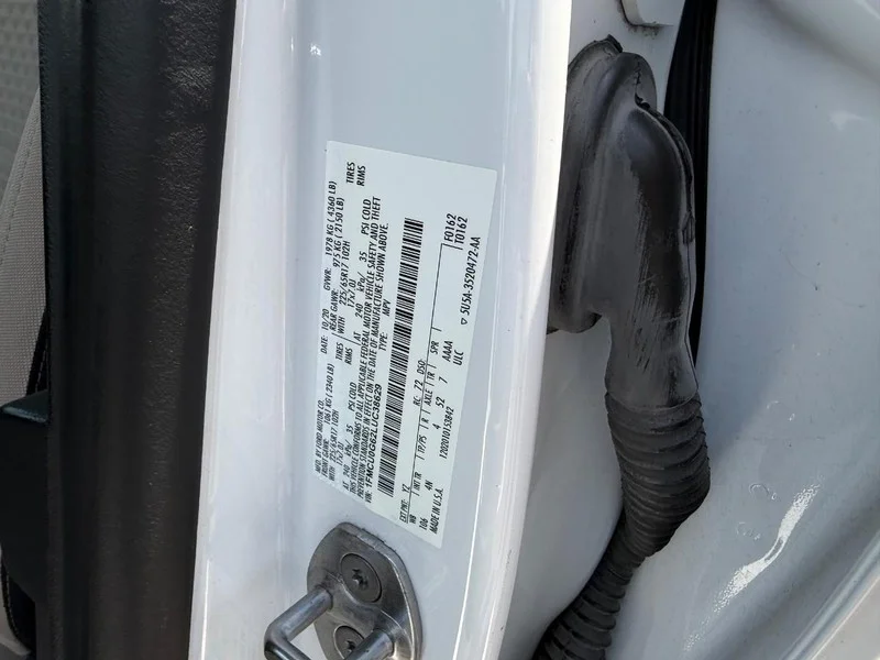 Certified Used 2020 Oxford White Ford SE image 22
