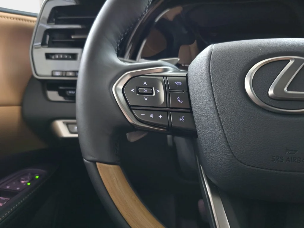 New 2026 Eminent White Pearl Lexus PREMIUM PLUS image 17