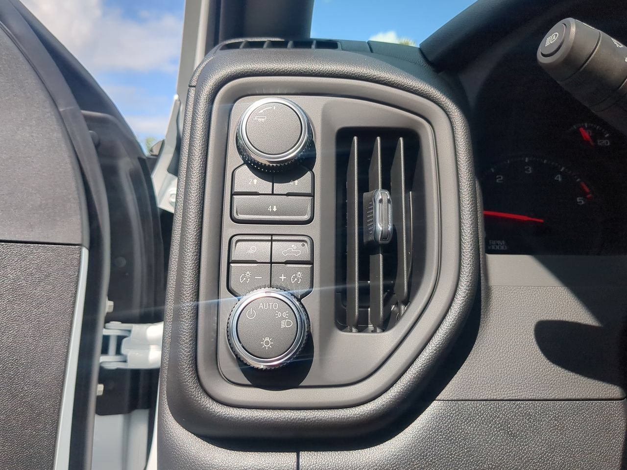 New 2026 Summit White GMC Pro image 17