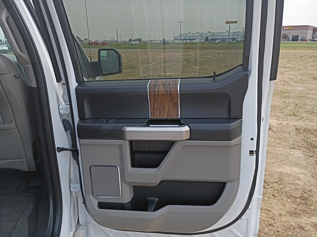 Used 2019 Oxford White Ford LARIAT image 12
