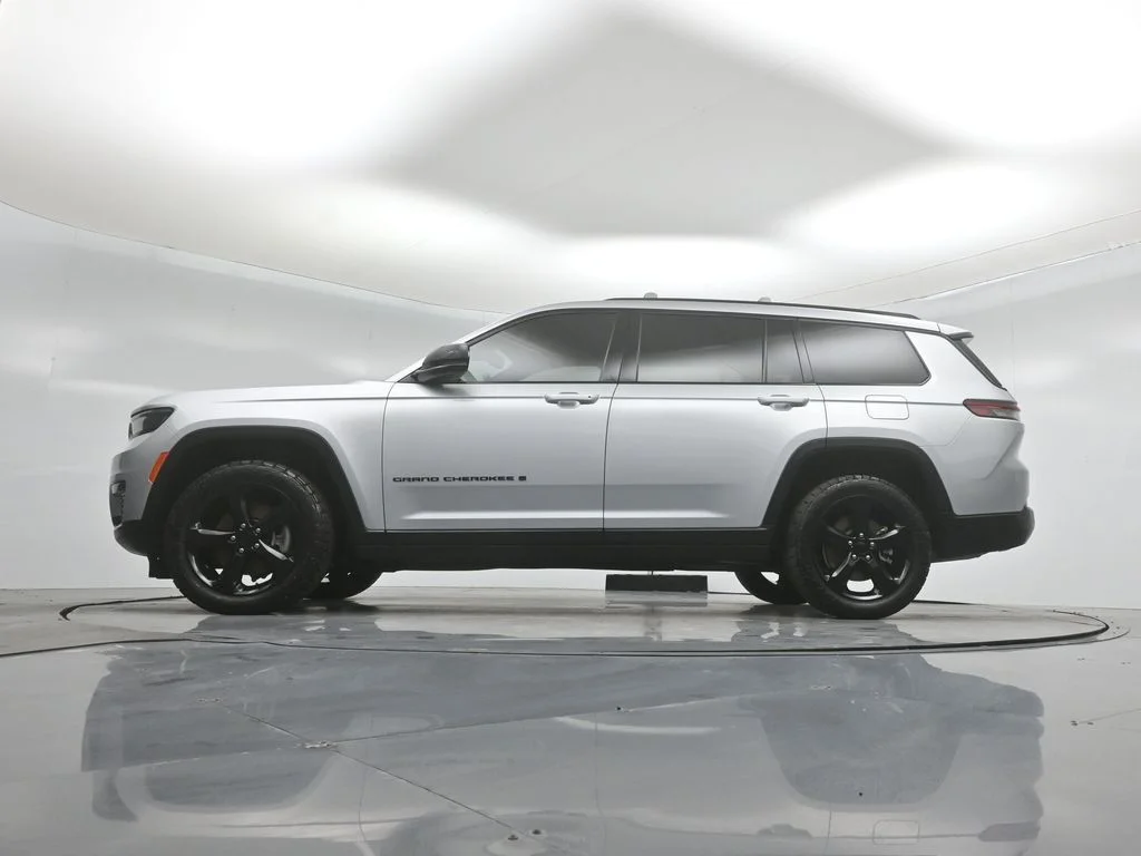 Certified Used 2021 Silver Jeep Altitude image 8