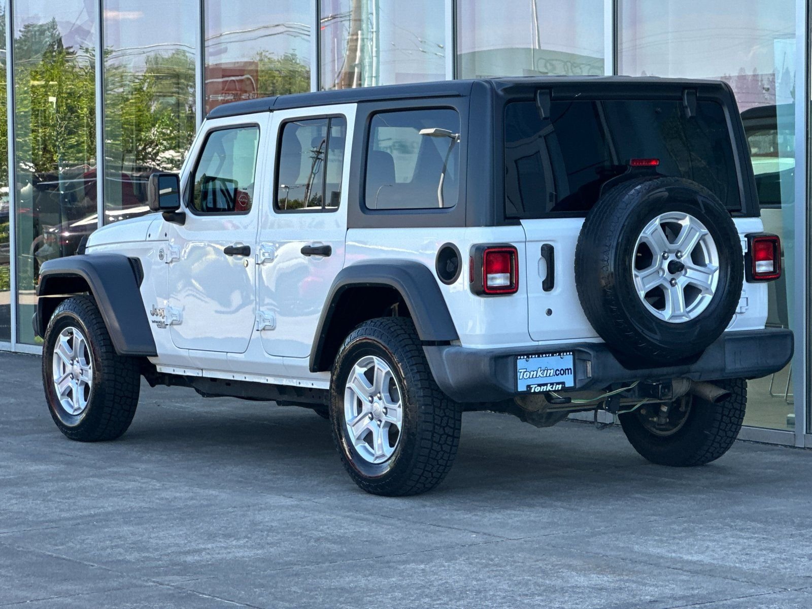 Used 2018 Bright White Clearcoat Jeep Unlimited Sport S image 4