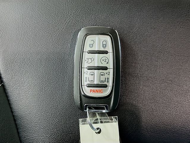 2024 Chrysler Pacifica Touring L - Photo 12
