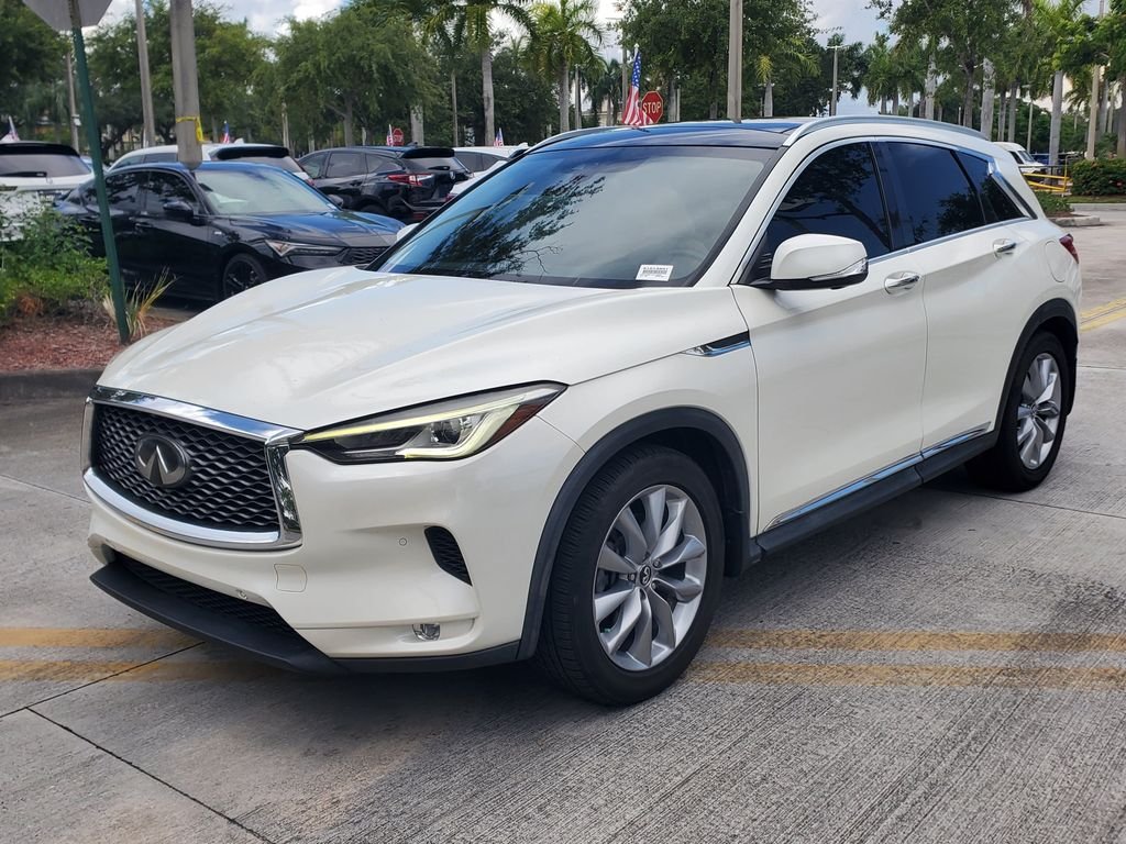 Used 2019 White INFINITI ESSENTIAL image 3