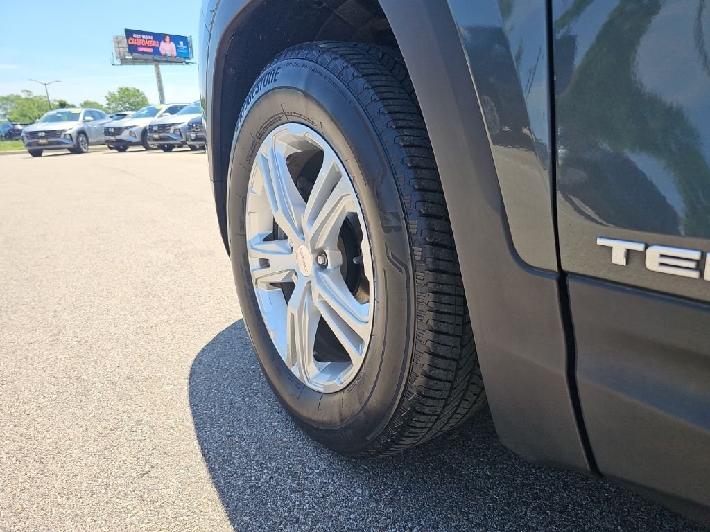 Used 2020 Gray GMC SLE image 37