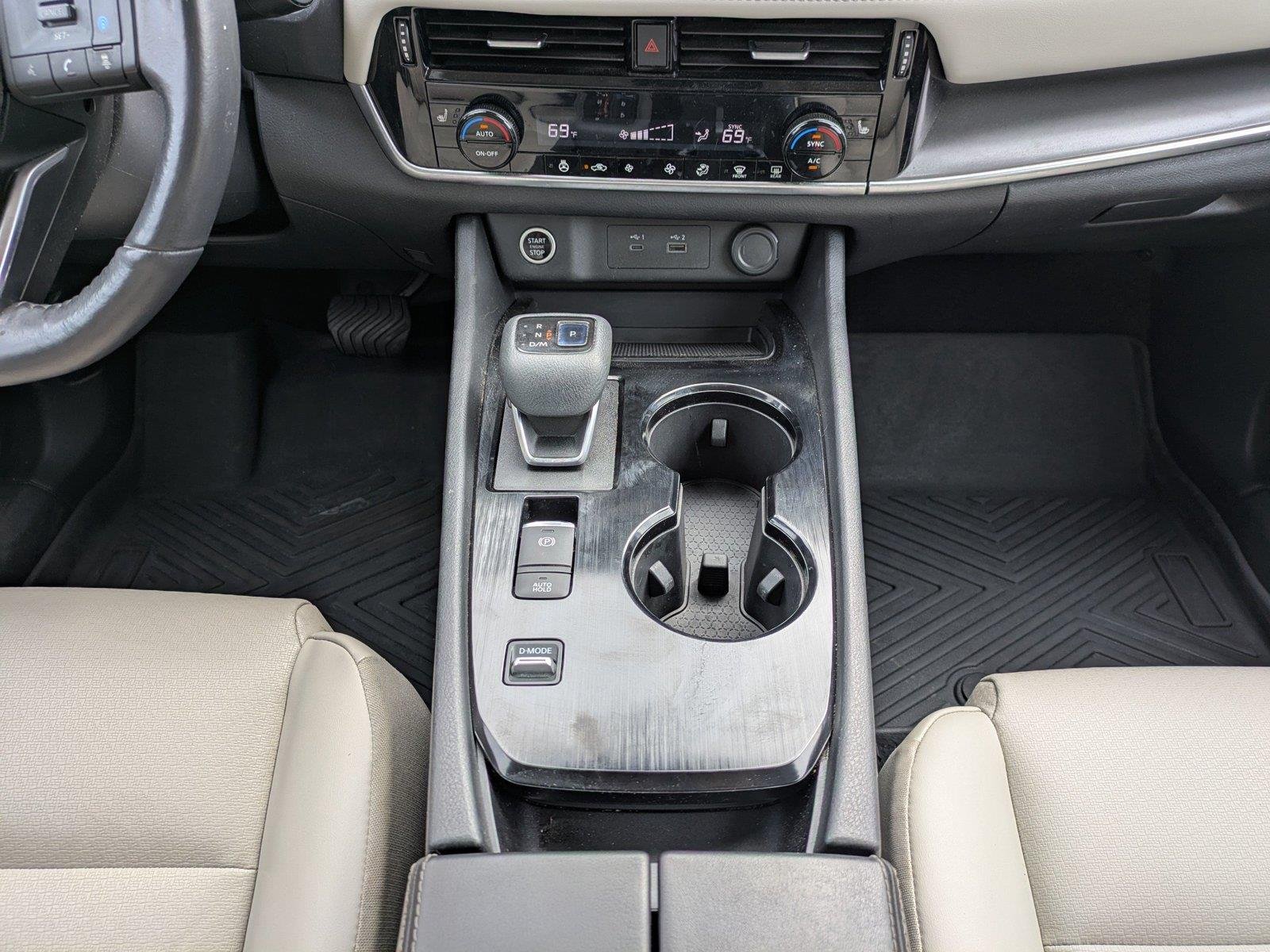 Used 2021 Caspian Blue Metallic Nissan SV image 19