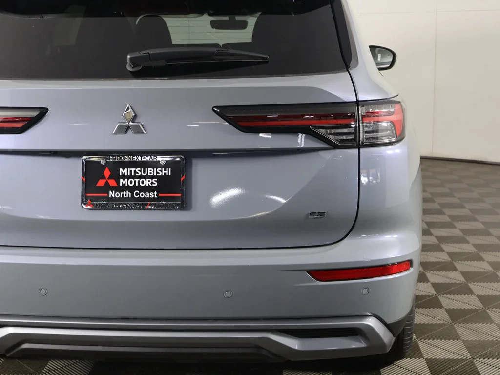 New 2026 Gray Mitsubishi SE image 18