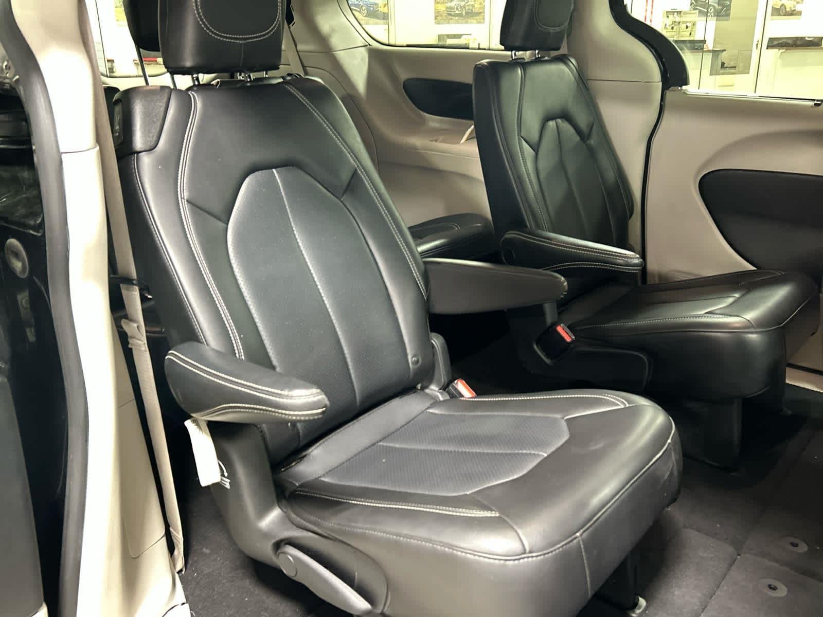 2023 Chrysler Pacifica Touring L - Photo 15