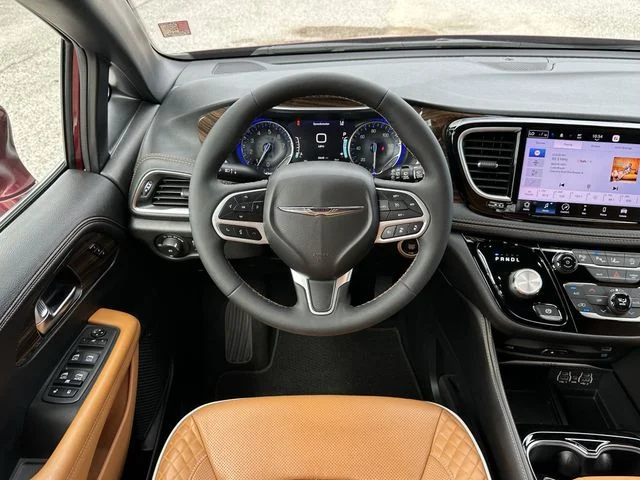 Used 2022 Red Chrysler Pinnacle image 12