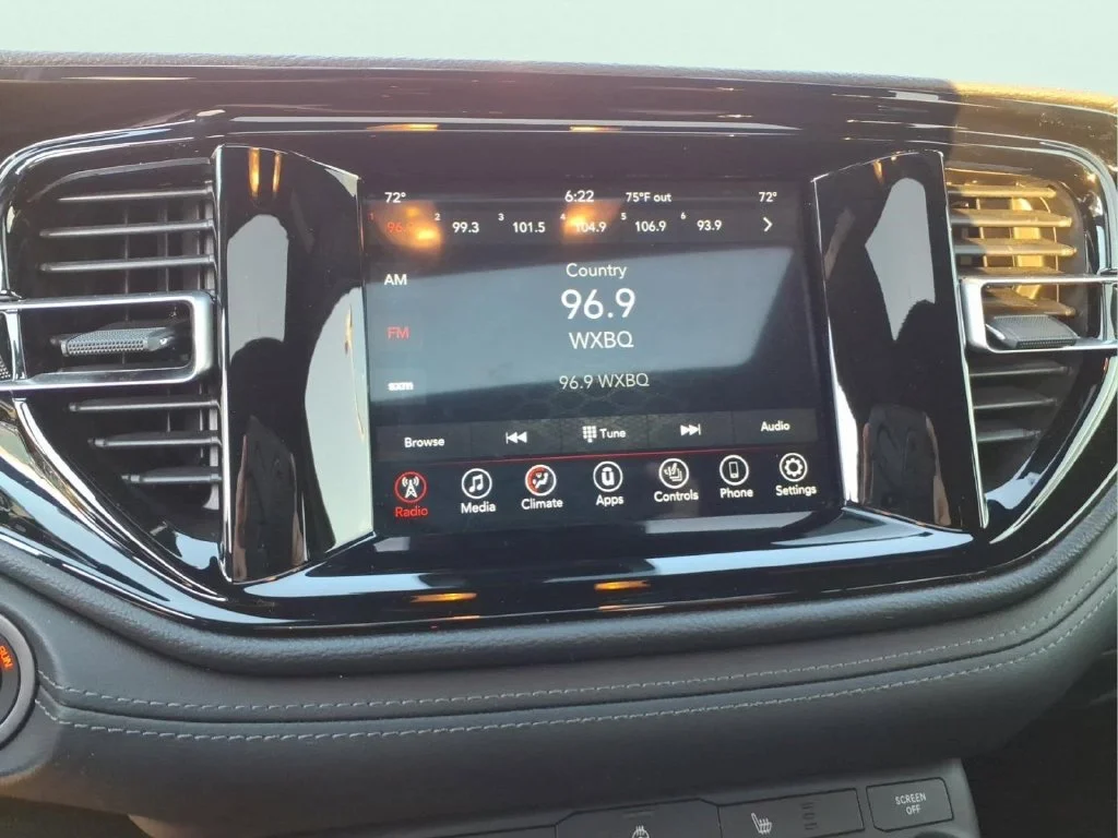 Used 2024 White Dodge SXT Plus image 24
