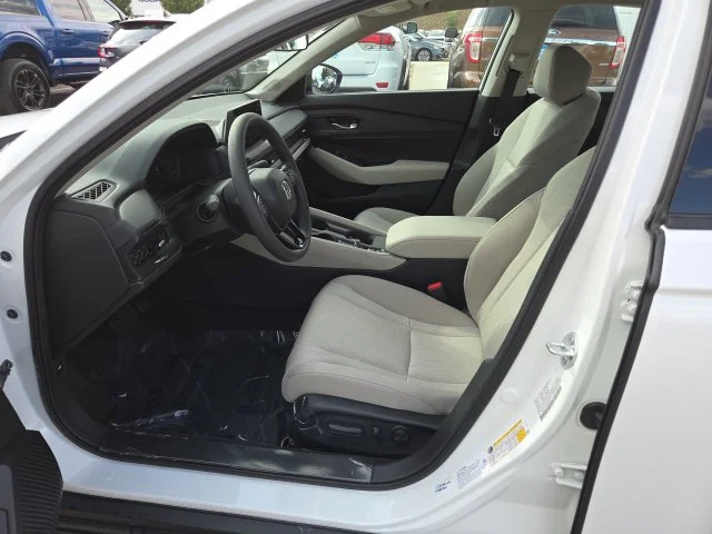 New 2026 Platinum White Pearl Honda SE image 7