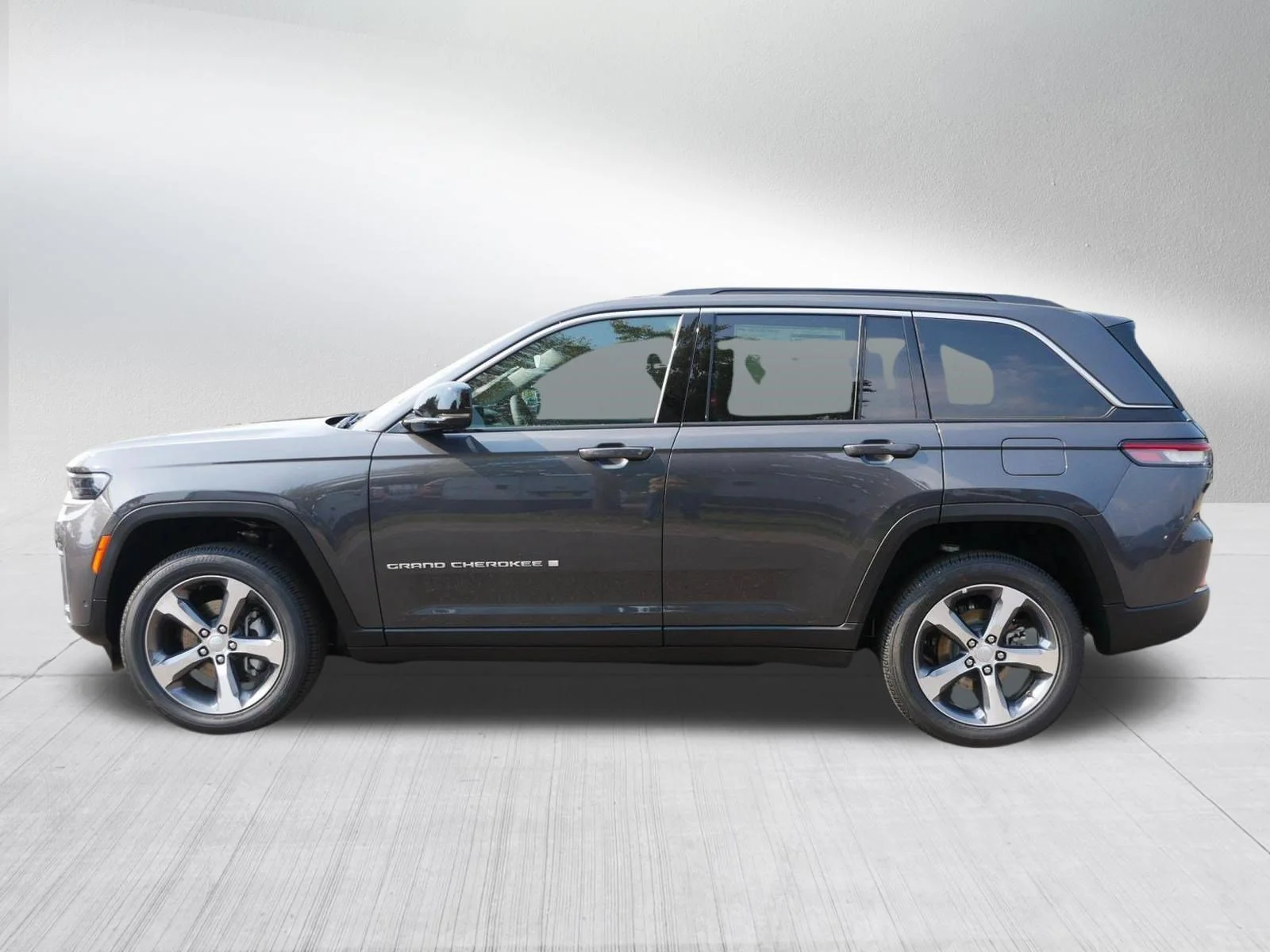 New 2026 Baltic Gray Metallic Clear-Coat Exterior Paint Jeep Limited image 4