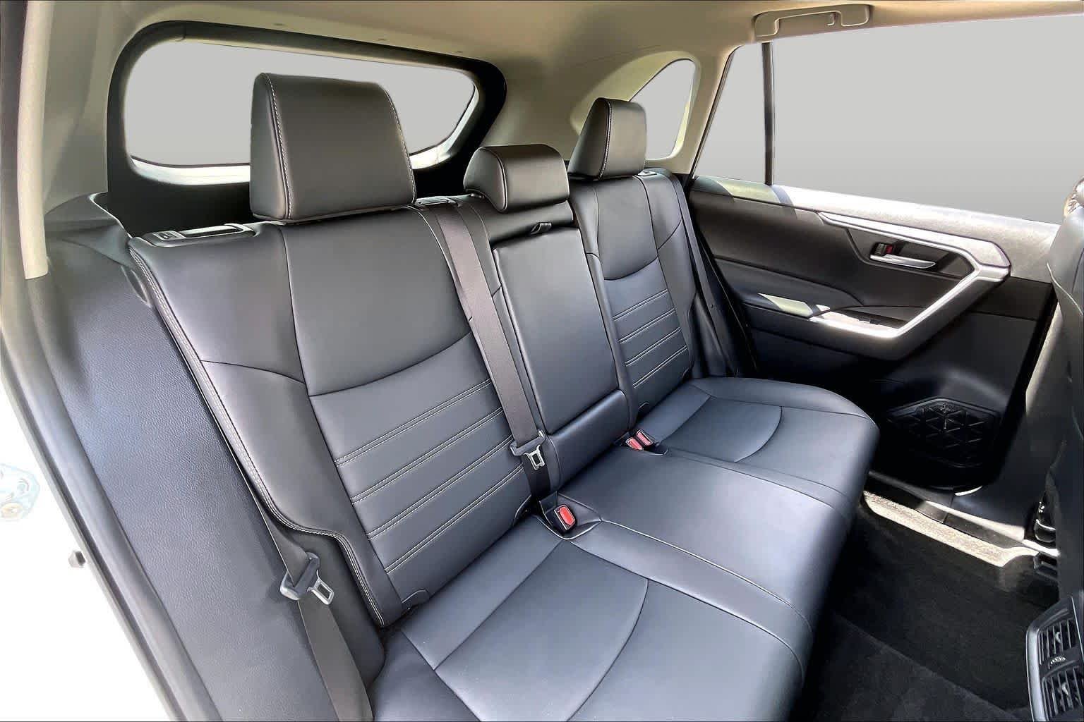 Used 2024 Wind Chill Pearl Toyota XLE Premium image 18