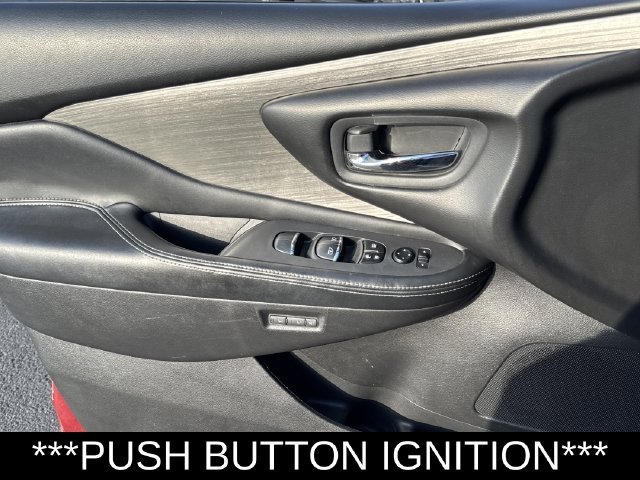 Used 2017 Red Nissan Platinum image 9