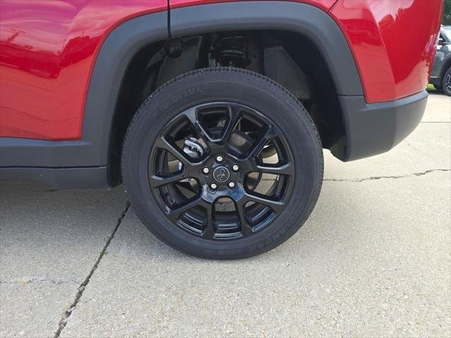 New 2026 Red Hot Pearl-Coat Exterior Paint Jeep Latitude image 10