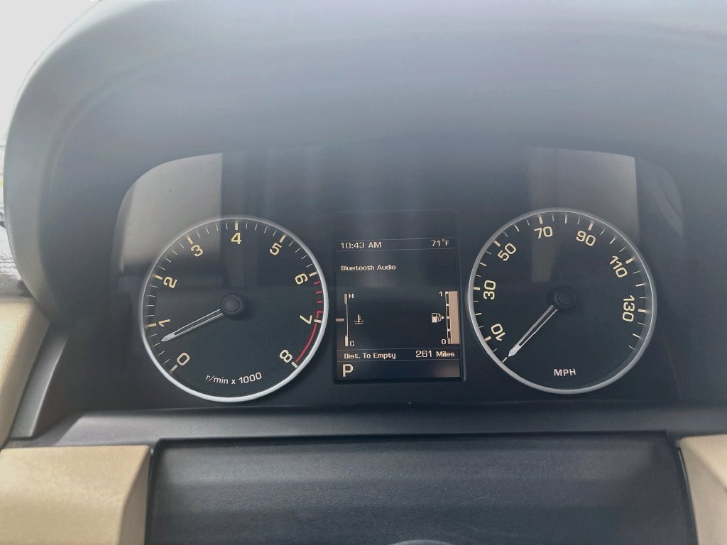 Used 2012 White Land Rover V8 image 34