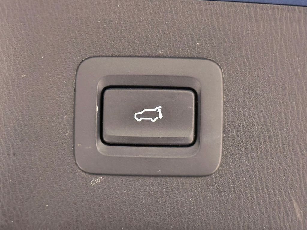 Used 2021 Blue Mazda Touring image 13