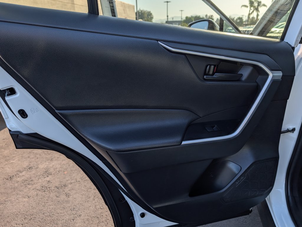 2021 Toyota RAV4 LE - Photo 15