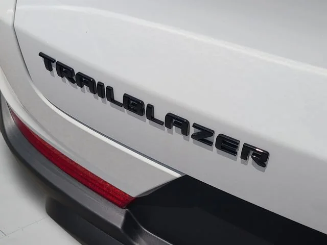 New 2026 Summit White Chevrolet LT image 32