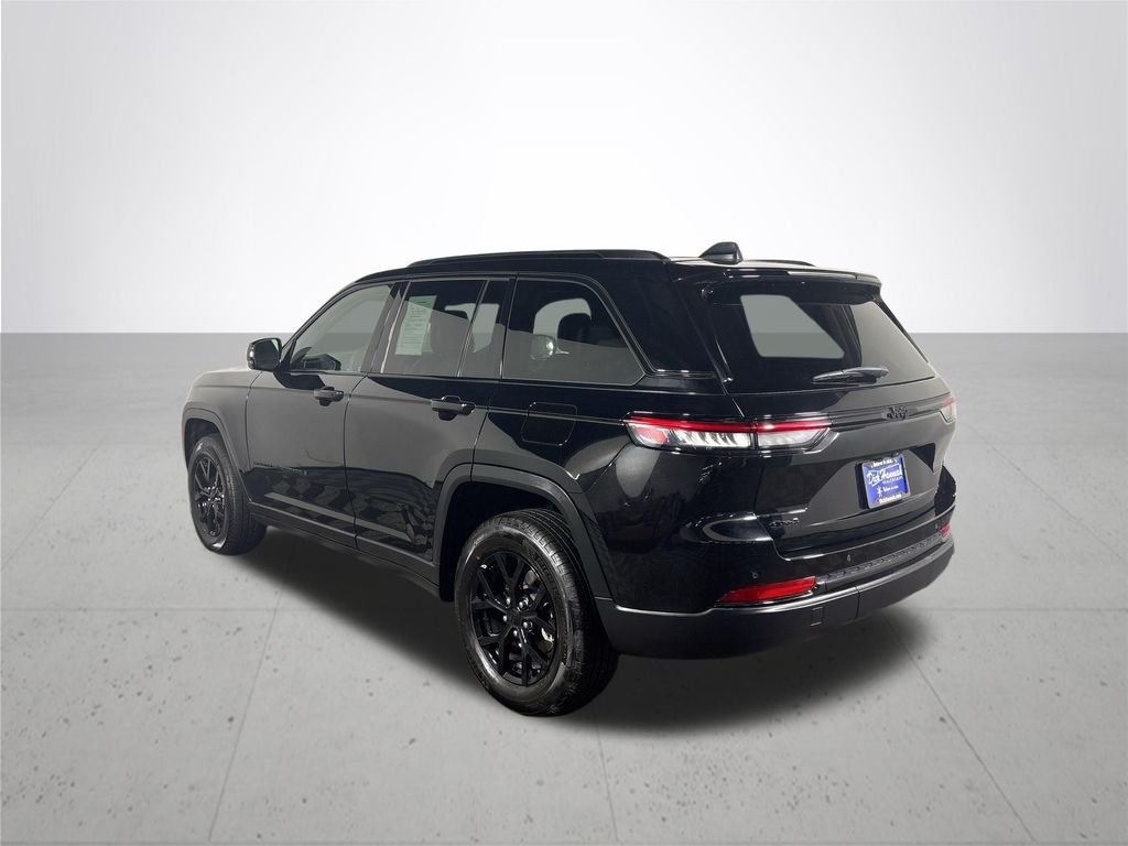 Certified Used 2025 Black Jeep Altitude X image 9