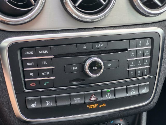 Used 2017 Silver Mercedes-Benz GLA 250 image 24