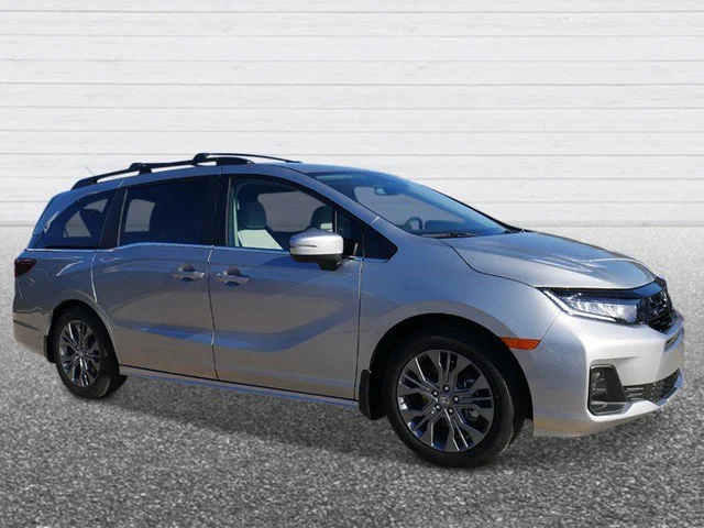 New 2027 Solar Silver Metallic Honda Touring image 6